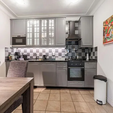 Beautiful In With Garden Apartment *
