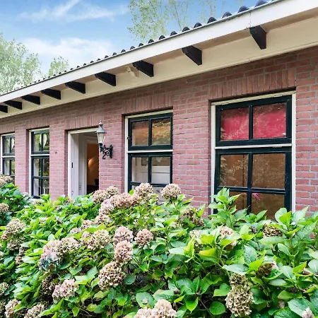 Apartamento Beautiful In With Garden Sint Maartensbrug