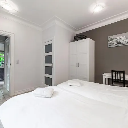 Apartamento Beautiful In With Garden