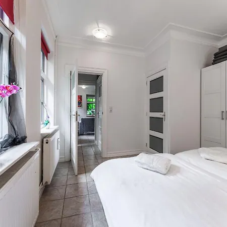 Apartamento Beautiful In With Garden Sint Maartensbrug
